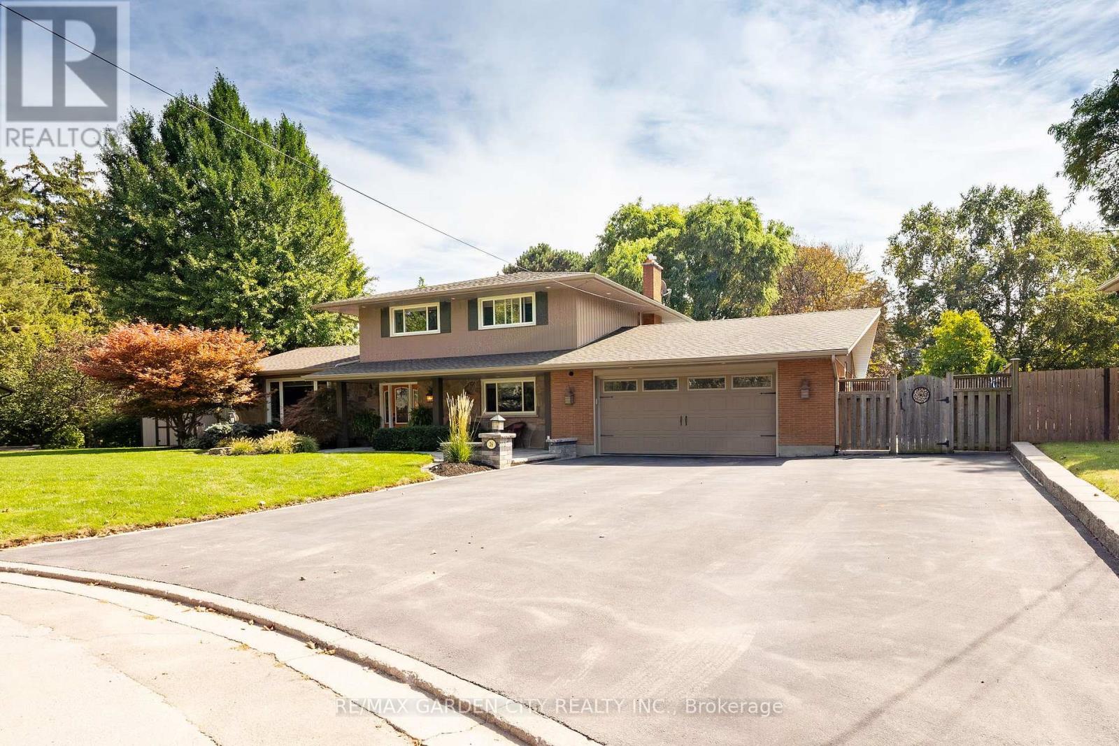 26 Cabot Dr, St. Catharines, ON L2M 2G1