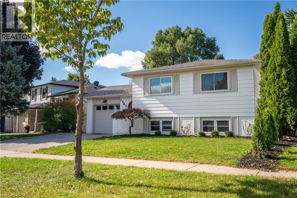 1365 Janina Blvd, Burlington, ON L7P 1K5