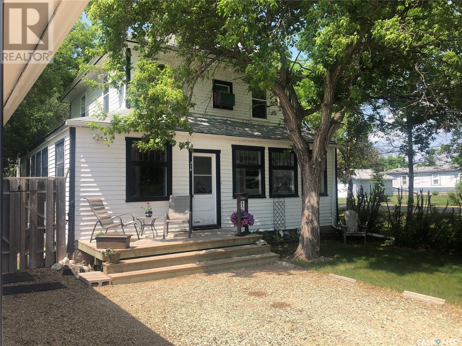 319 Carlyle St, Arcola, SK S0C 0G0
