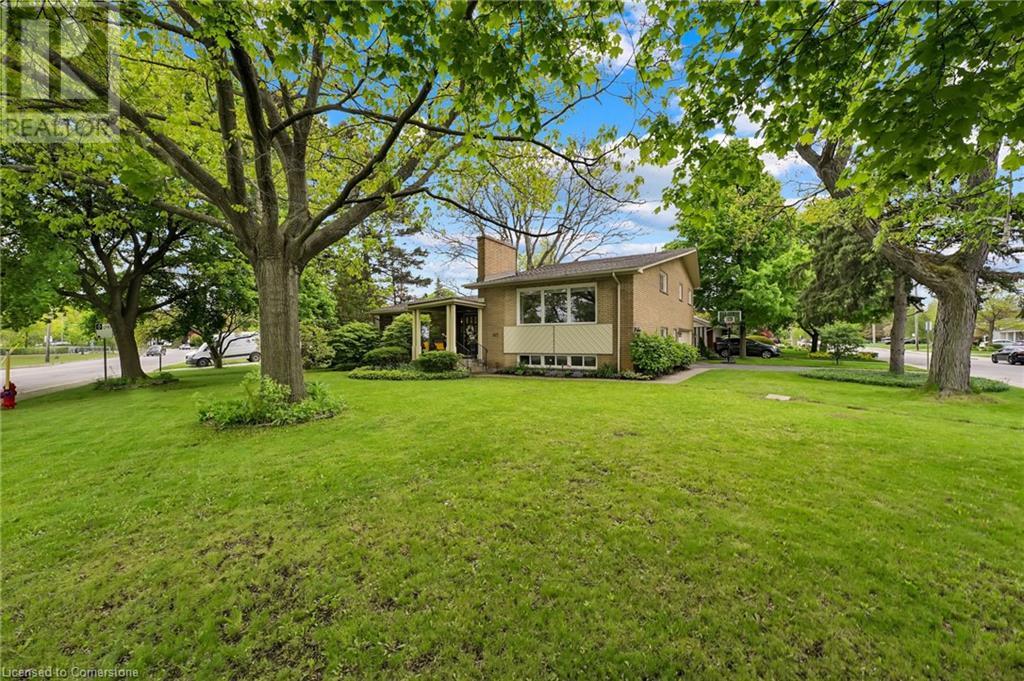 617 Scenic Dr, Hamilton, ON L9C 1H2
