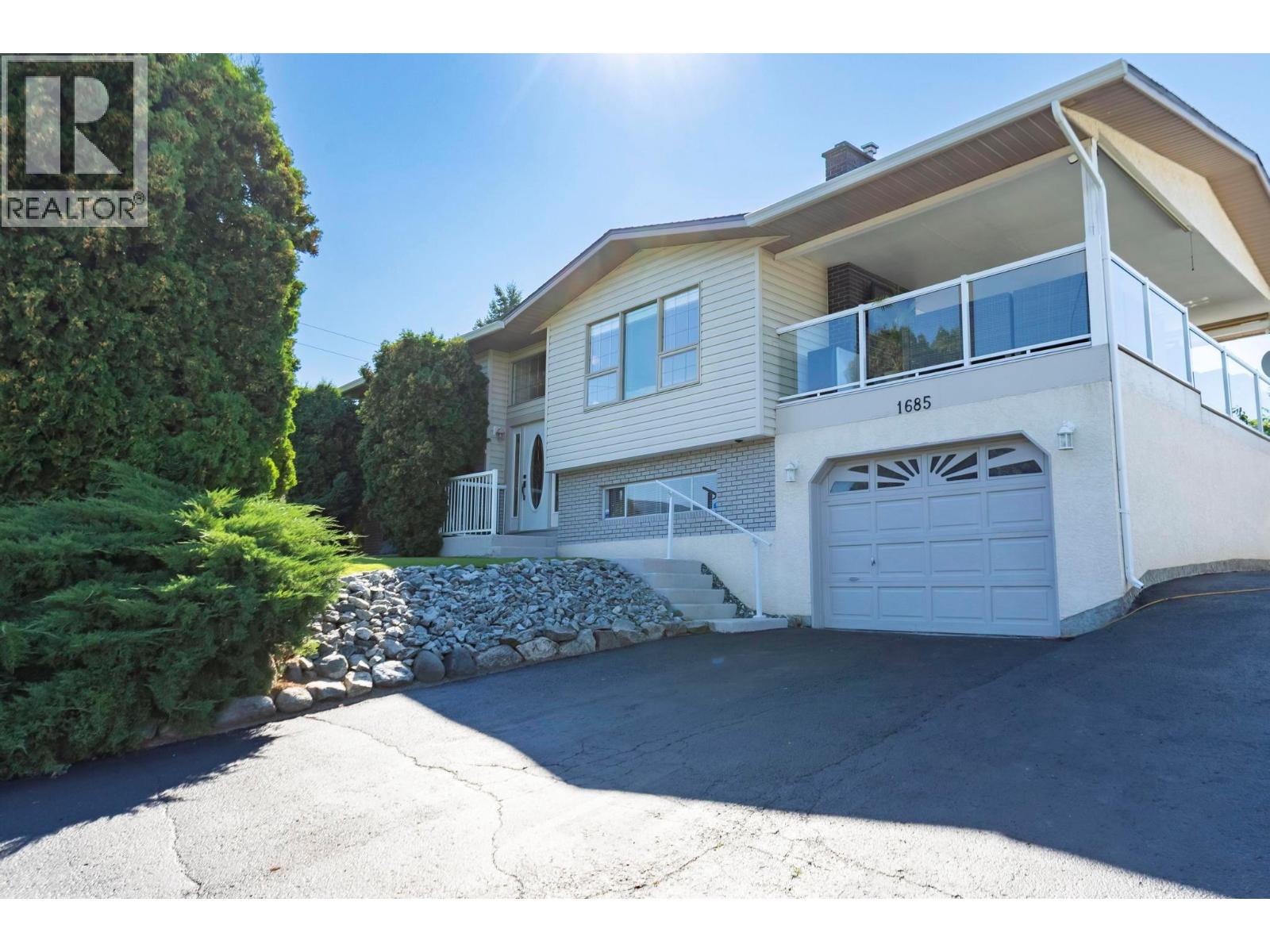 1685 Jonathan Rd, Kelowna, BC V1P 1A7