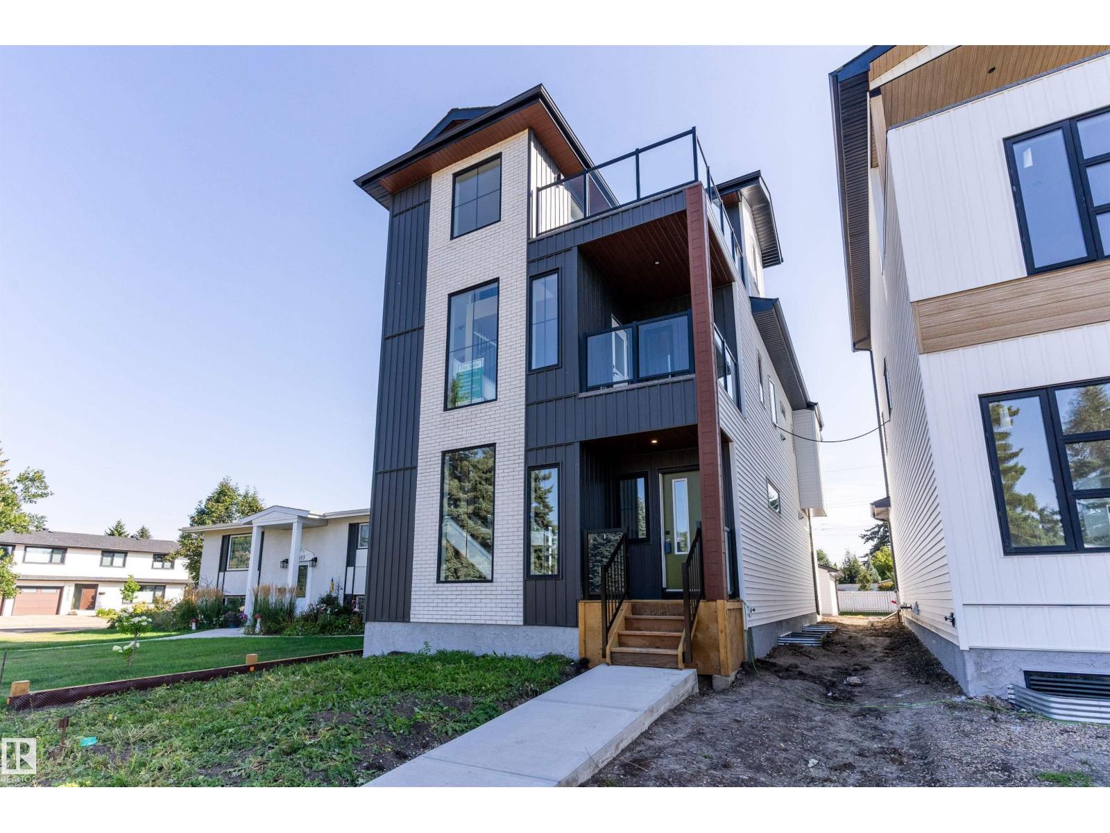 7505 Rowland Rd NW, Edmonton, AB T6A 3W4