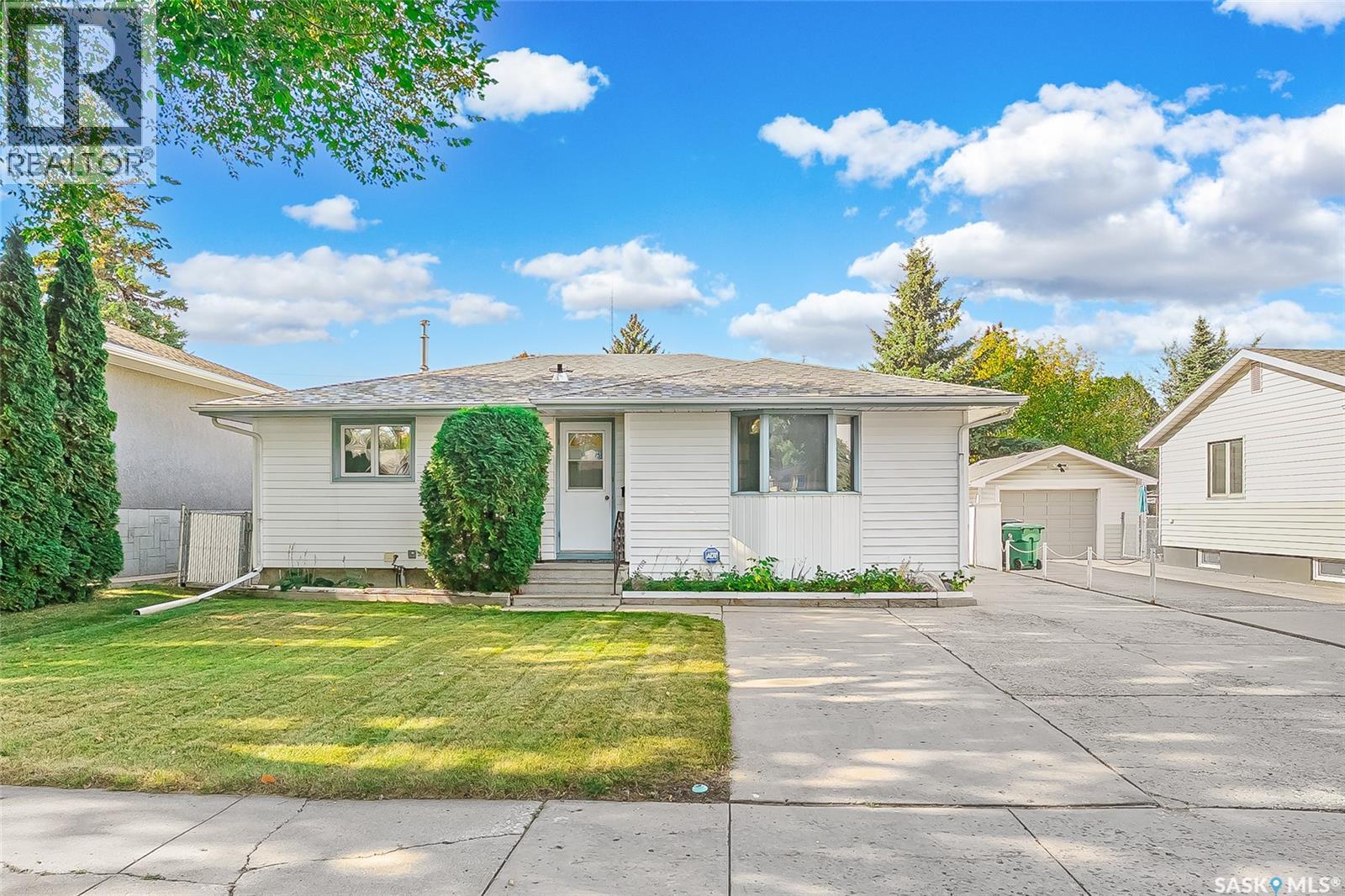 321 Montreal Ave N, Saskatoon, SK S7L 3N7