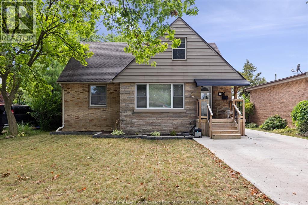 819 Rossini Blvd, Windsor, ON N8Y 2Z2