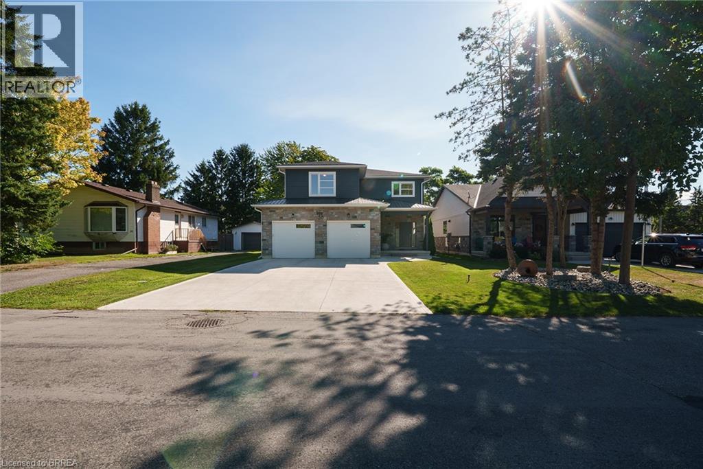 38 Lakeview Ave, Port Dover, ON N0A 1N8