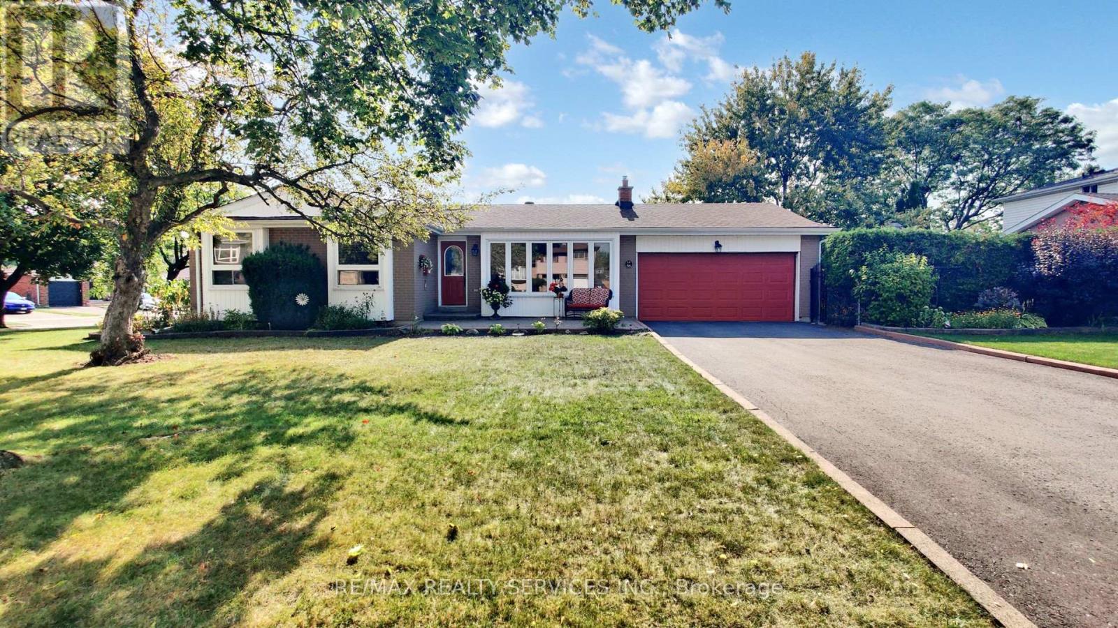 64 Glebe Cres, Brampton, ON L6S 1G1