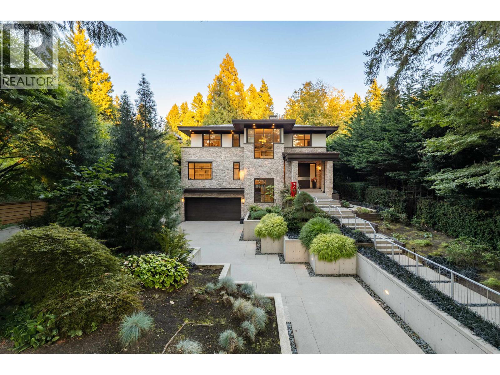 6350 Macdonald St, Vancouver, BC V6N 1E6