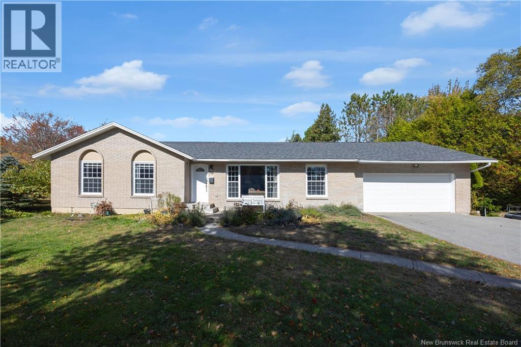29 Phillips Dr, Quispamsis, NB E2E 4T4