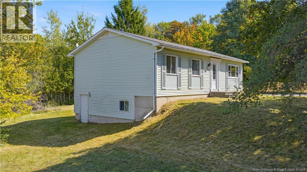 123 Scarlet Dr, Quispamsis, NB E2E 1S3