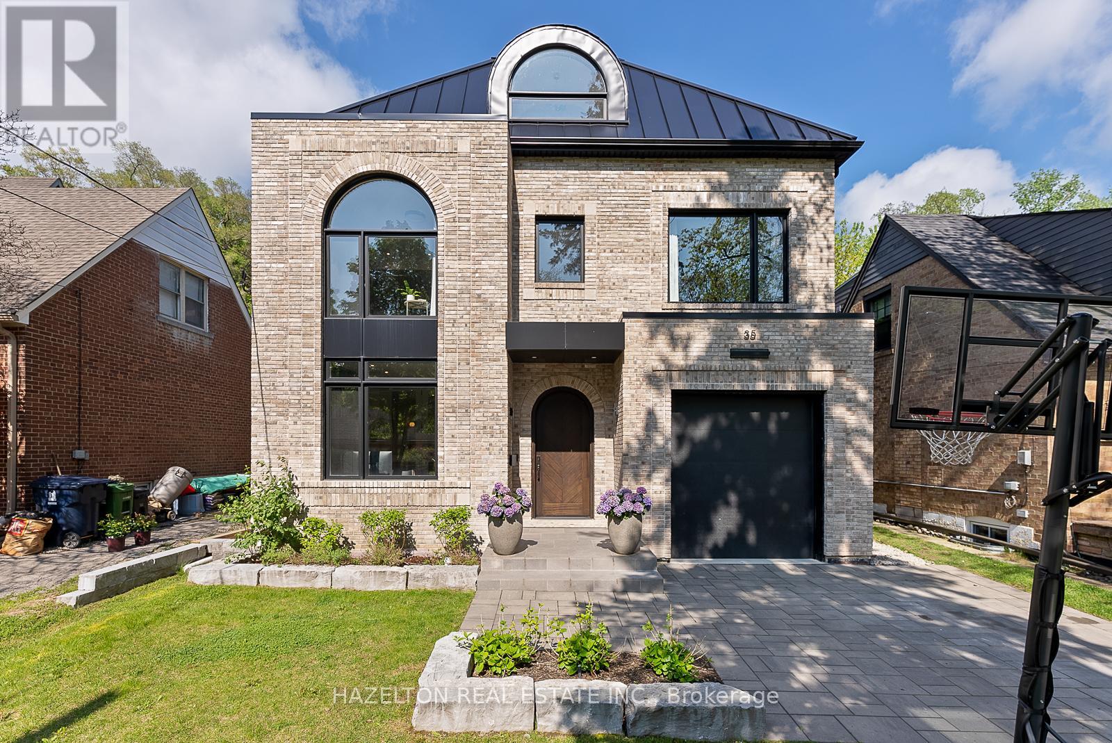 35 Worthington Cres, Toronto, ON M6S 3P5