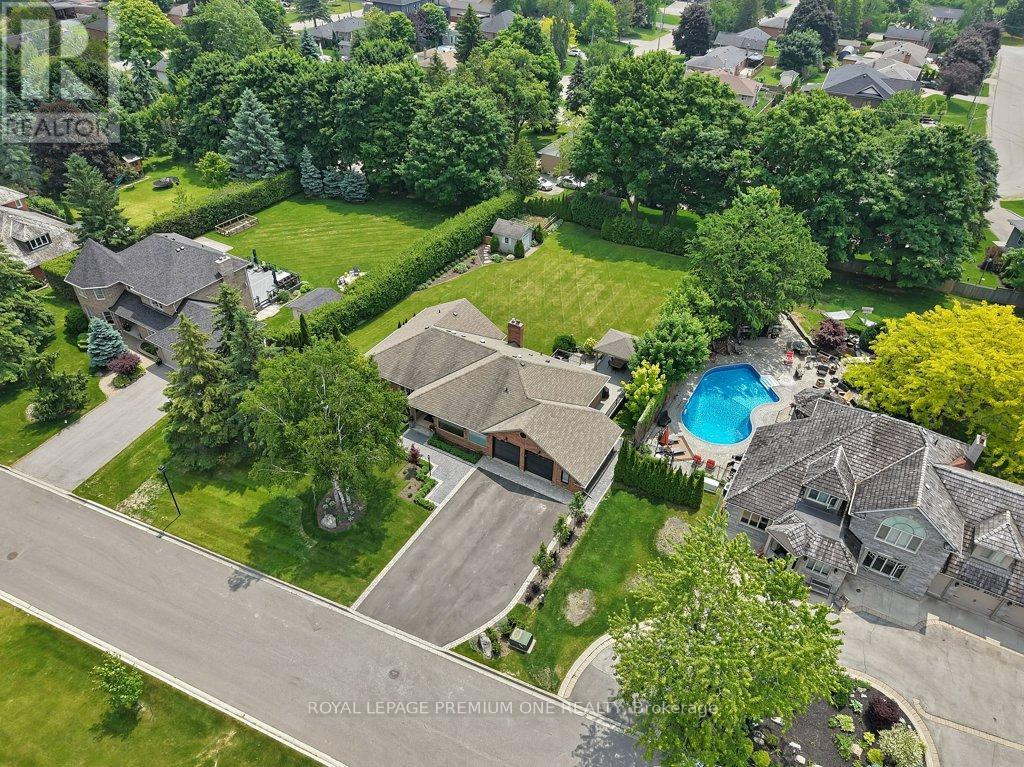 27 Cain Ct, King, ON L0G 1N0