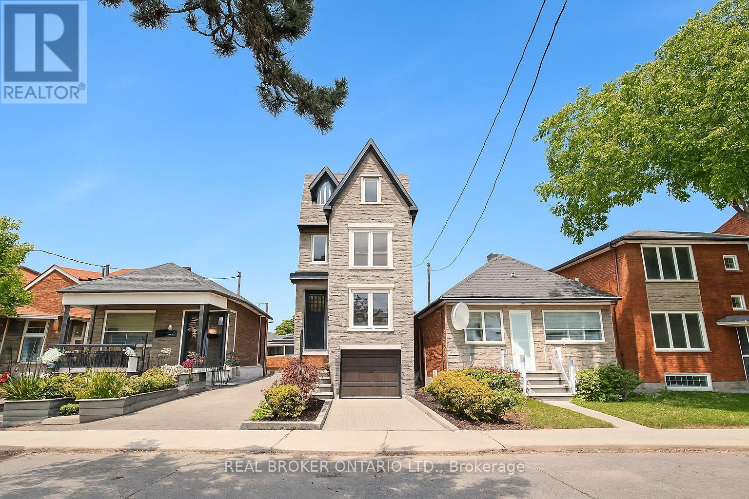 108 Hatherley Rd, Toronto, ON M6E 1W2