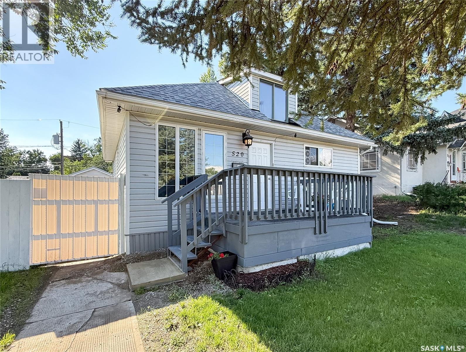 520 Central Ave N, Swift Current, SK S9H 0L9