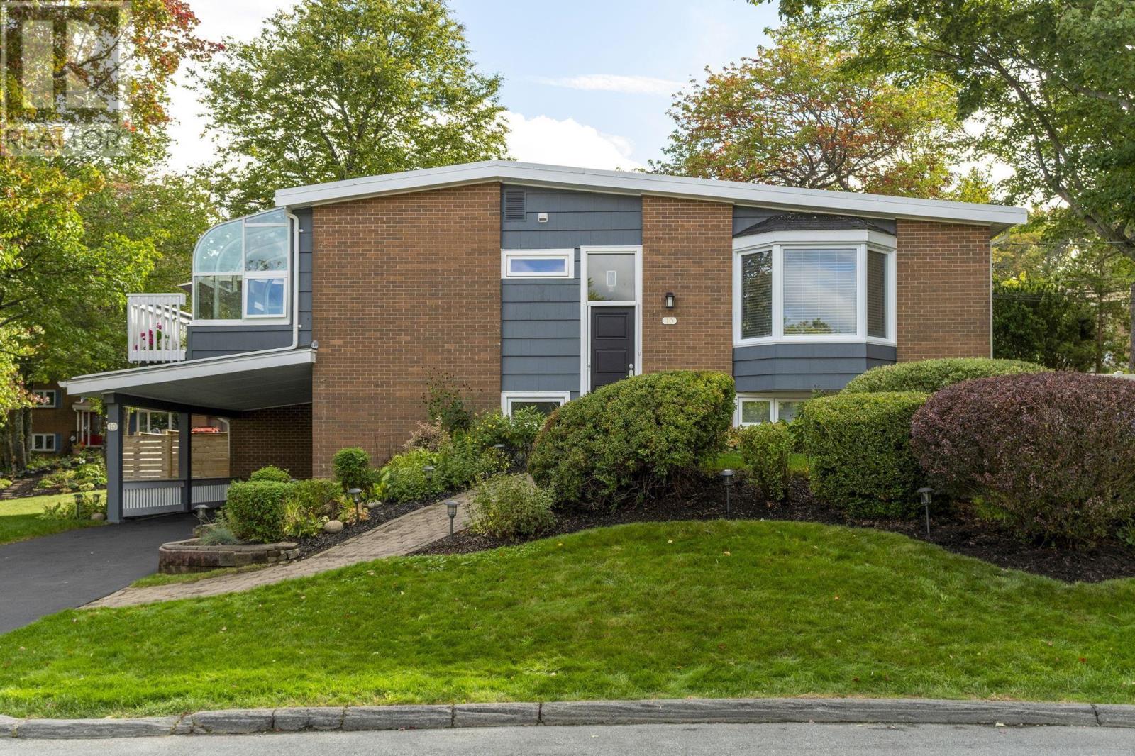 10 Palisade Pl, Halifax, NS B3M 2Y8