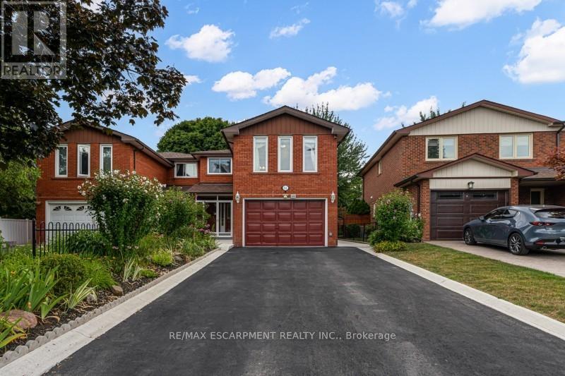 94 Bremen Ln, Mississauga, ON L5M 2N5