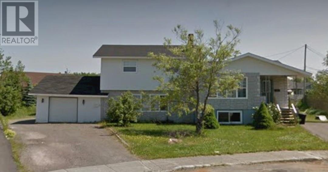 9 Moore Pl, Grand Falls-Windsor, NL A2A 2T7