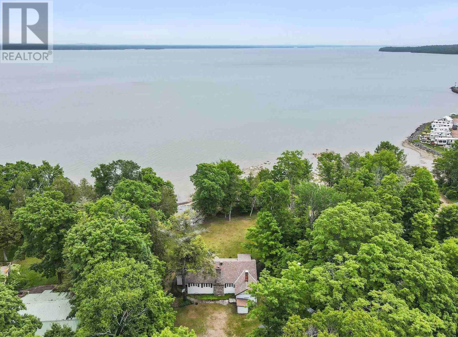 3002 Canoe Point Rd, Hilton Beach, ON P0R 1G0