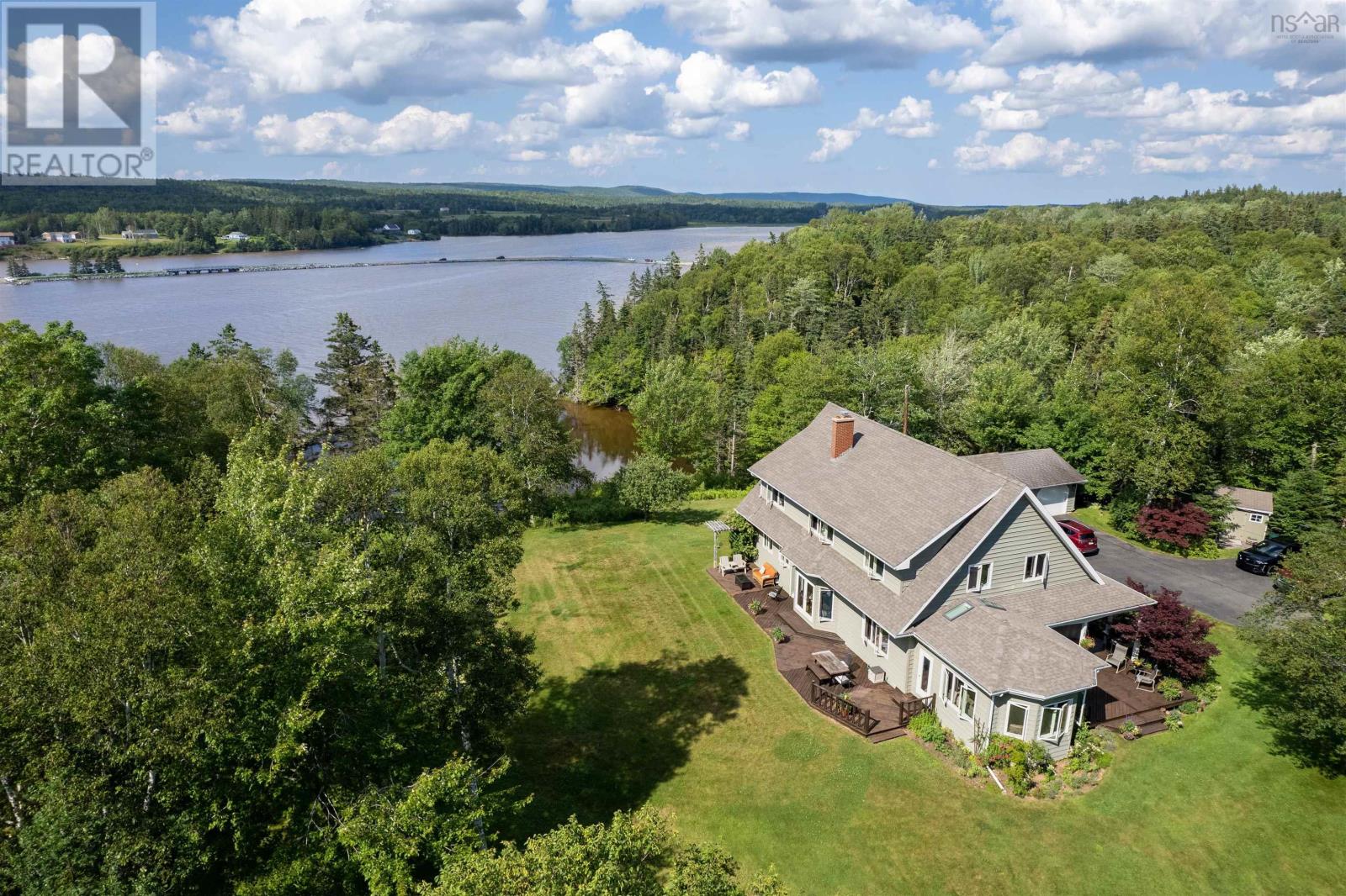 70 Tweednooge Pl, East Bay, NS B1J 1M6