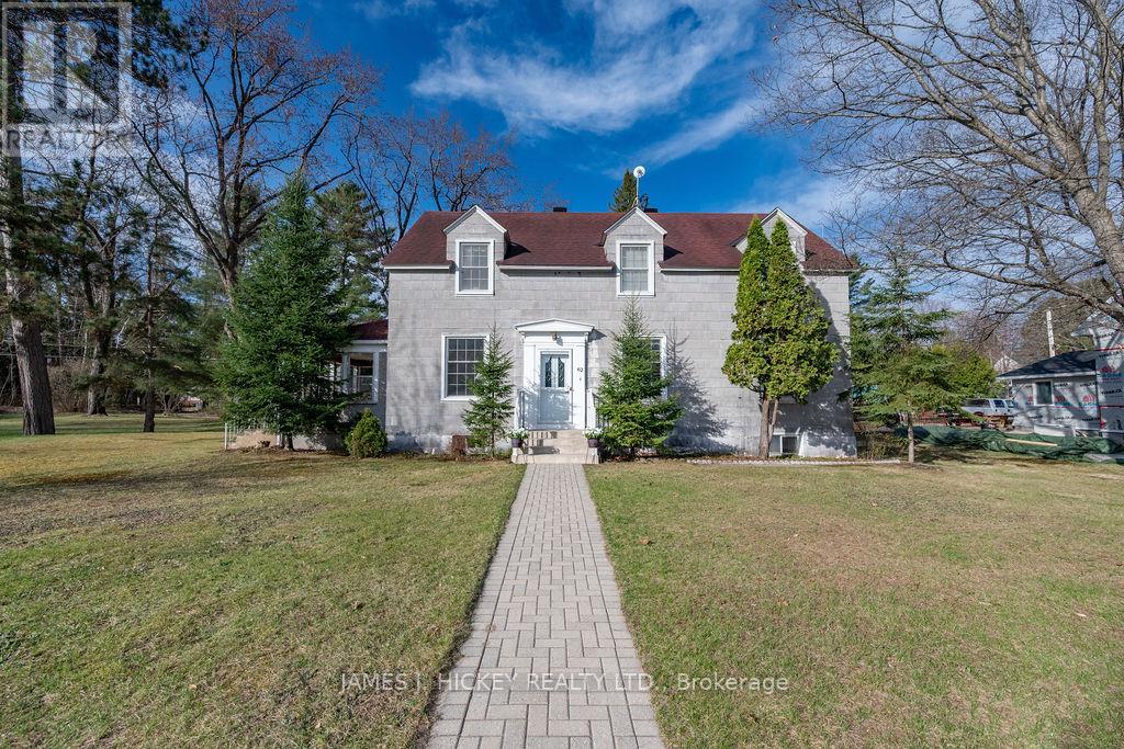 62 Parkdale Ave, Deep River, ON K0J 1P0