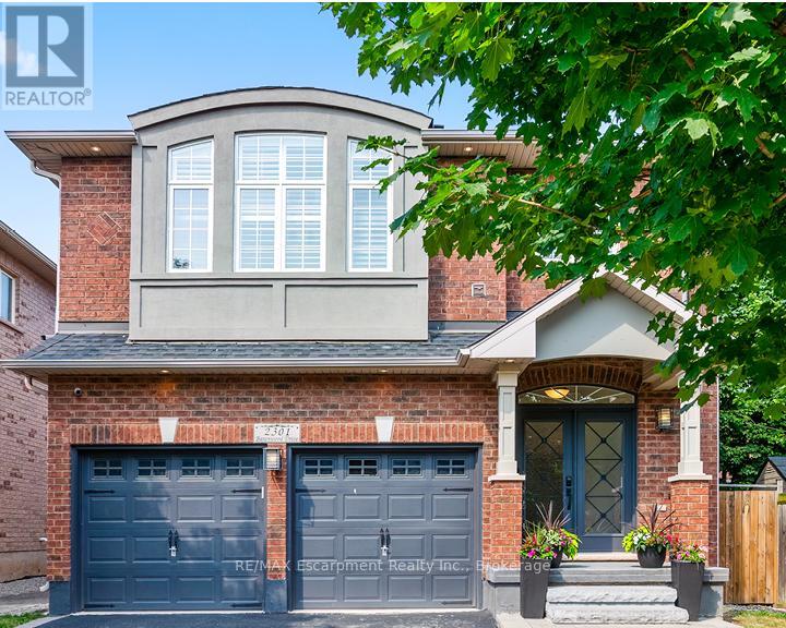 2301 Baronwood Dr, Oakville, ON L6M 4Z6