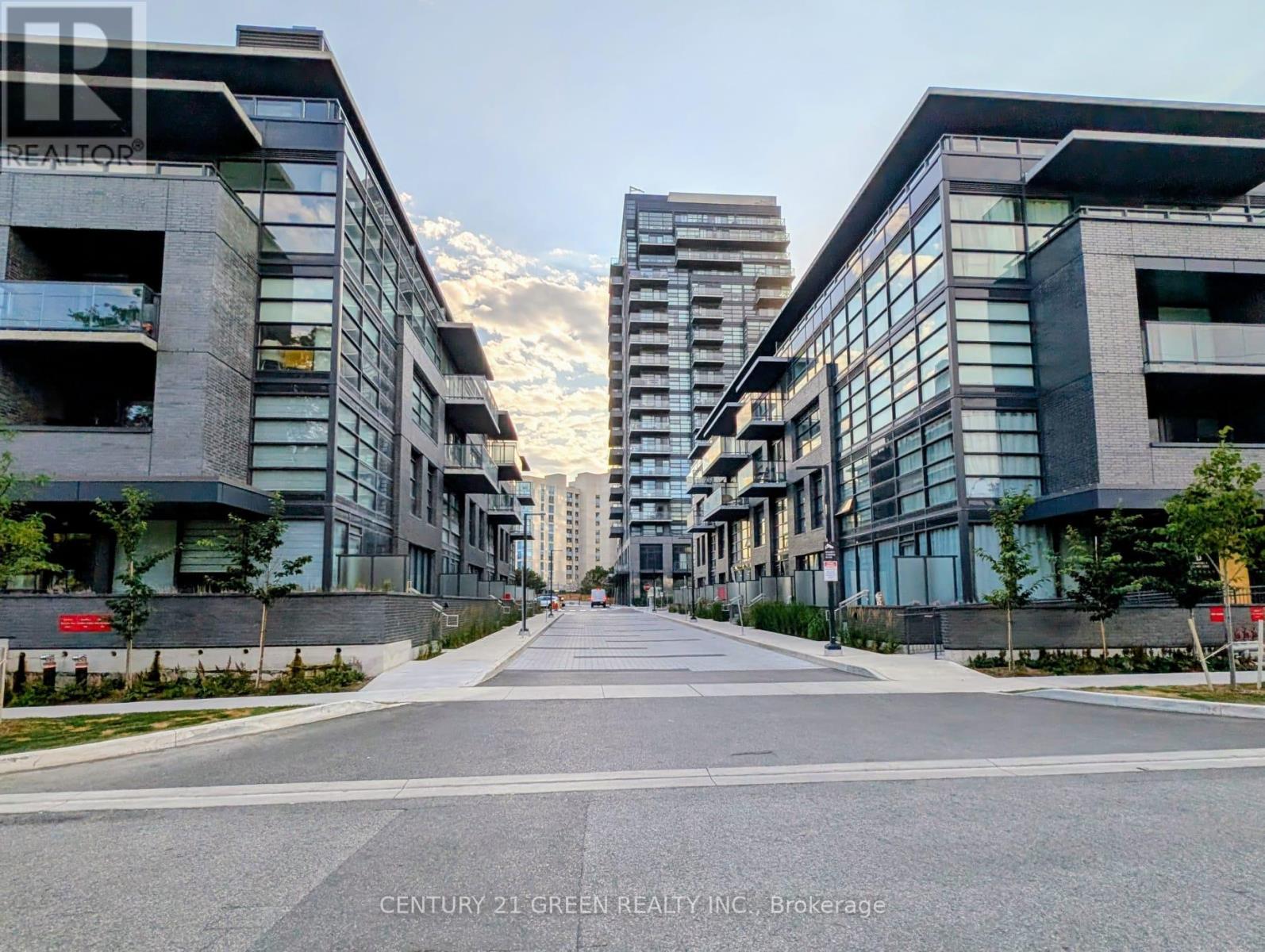323 Unit 1612 Charles St #c, Whitby Port Whitby, ON L1N 0P3