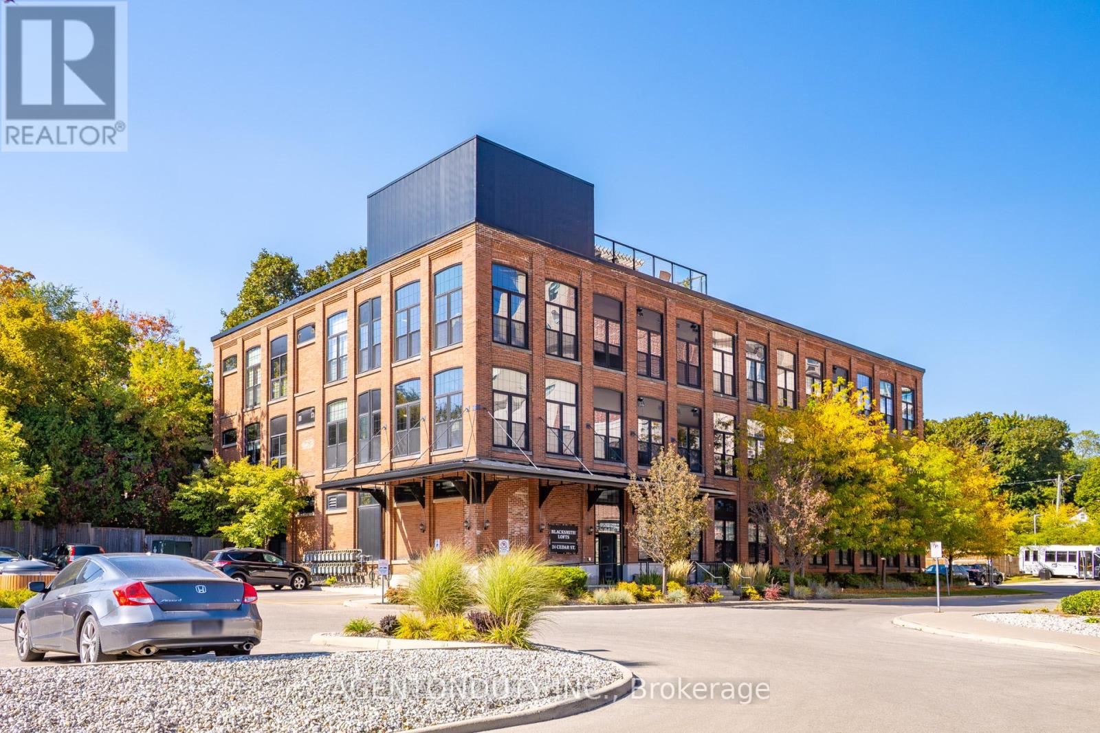 101 24 Cedar St, Cambridge, ON N1S 0B2