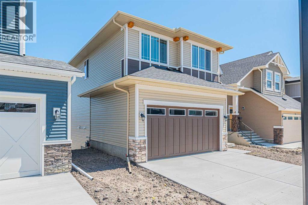 914 Bayview Hts SW, Airdrie, AB T4B 5M6