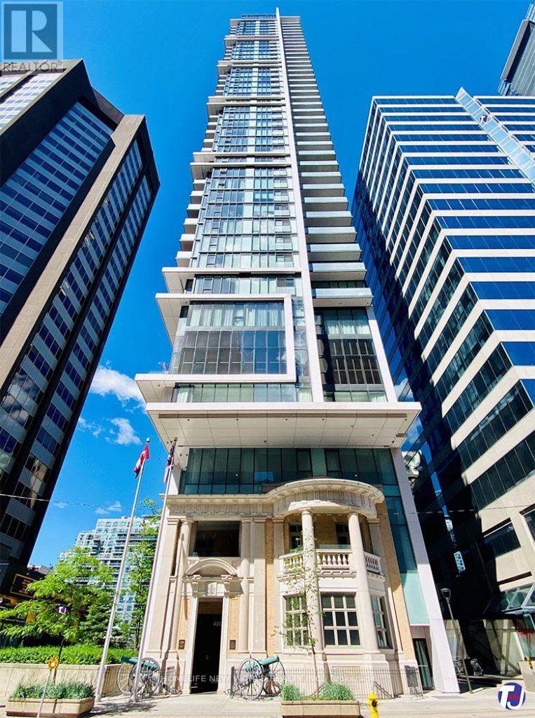 3909 426 University Ave, Toronto, ON M5G 1S9