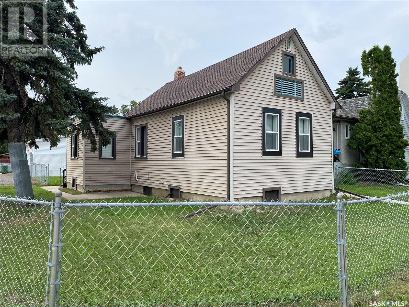 702 12 Avenue, Regina, SK S4N 0M8