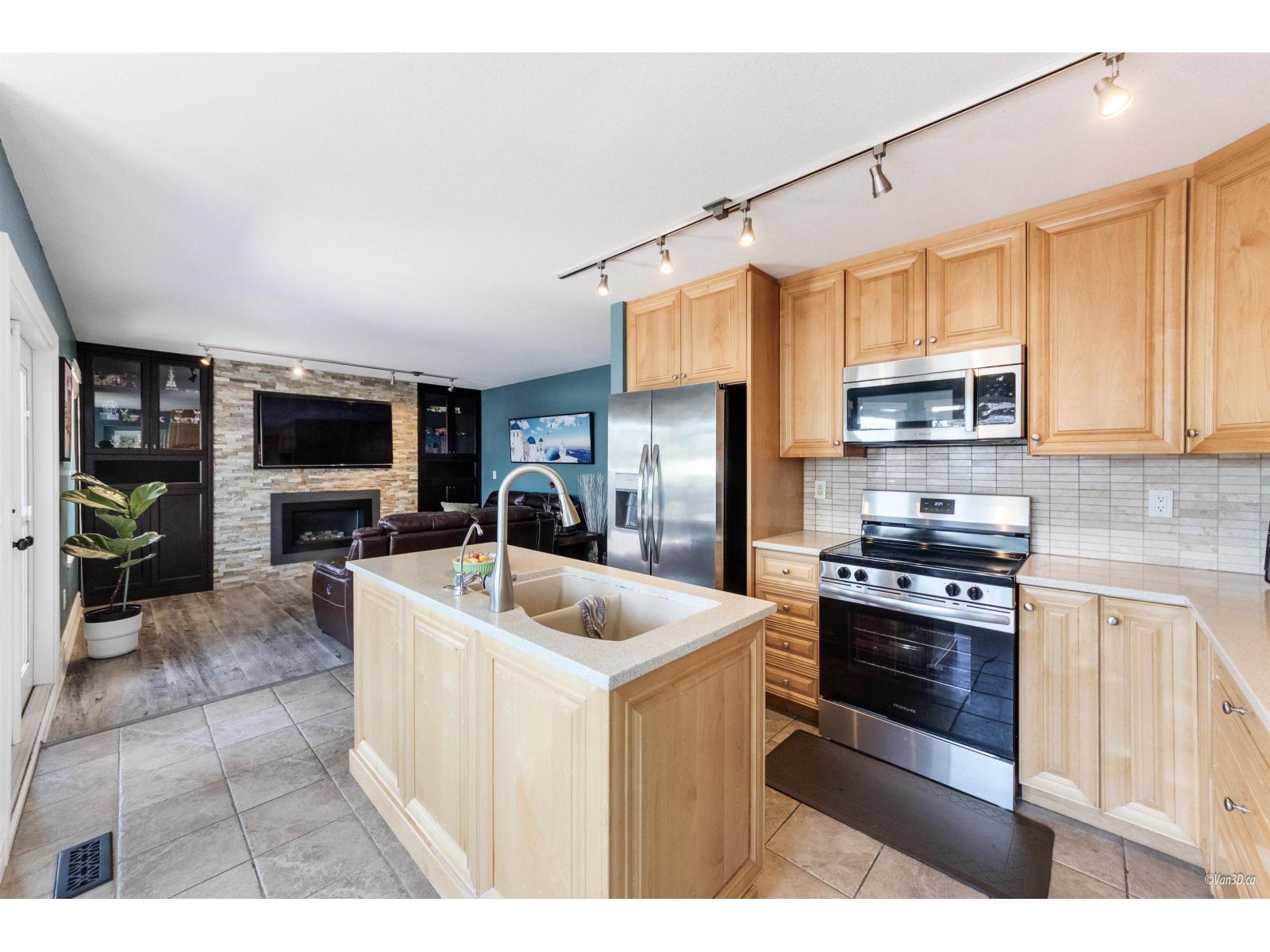 15552 Vista Dr, White Rock, BC V4B 5H8