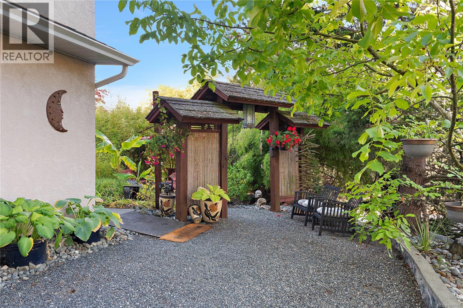 6599 Central Saanich Road #a, Central Saanich, BC V8Z 5V1