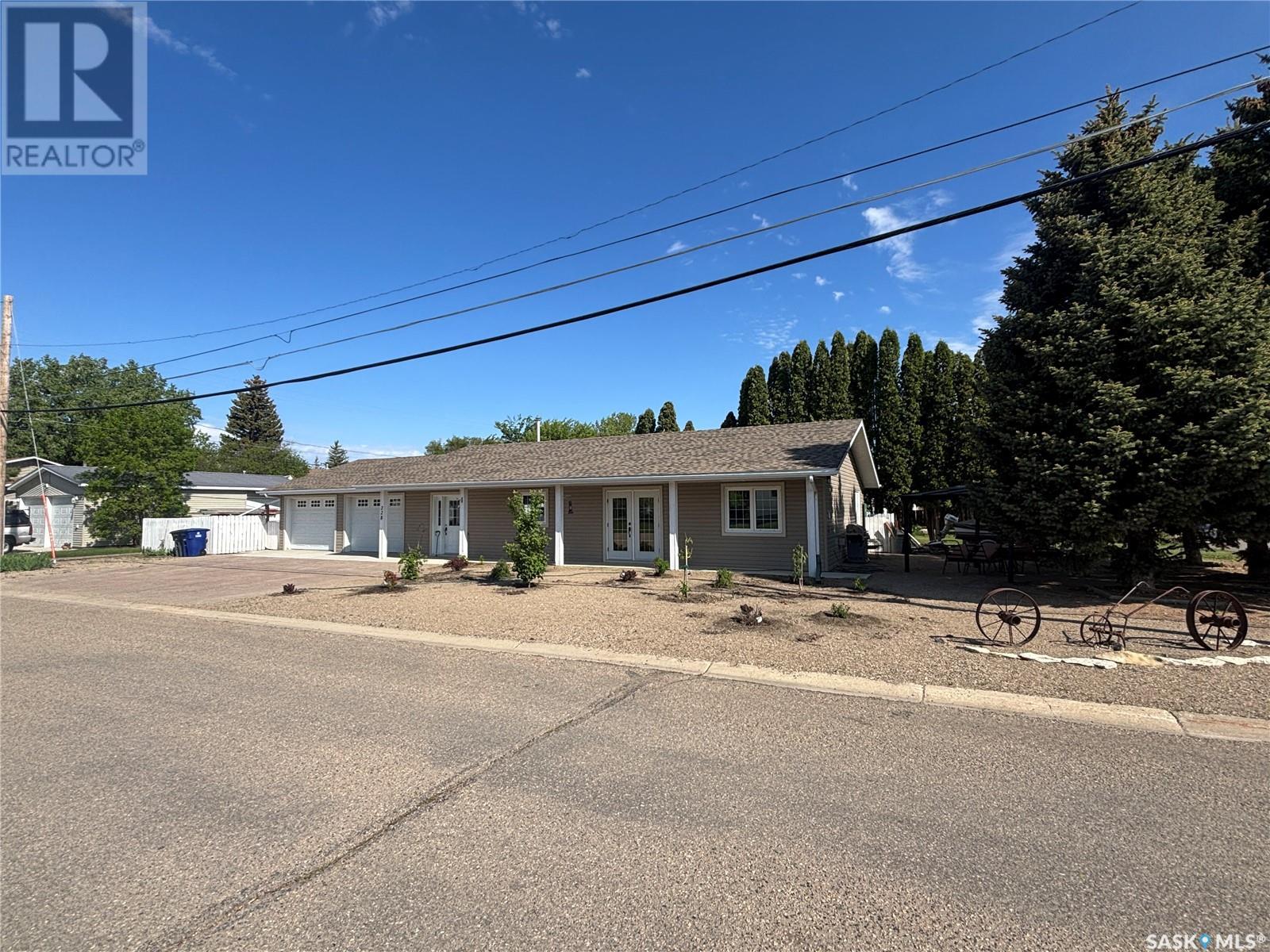 228 Hearn St, Outlook, SK S0L 2N0