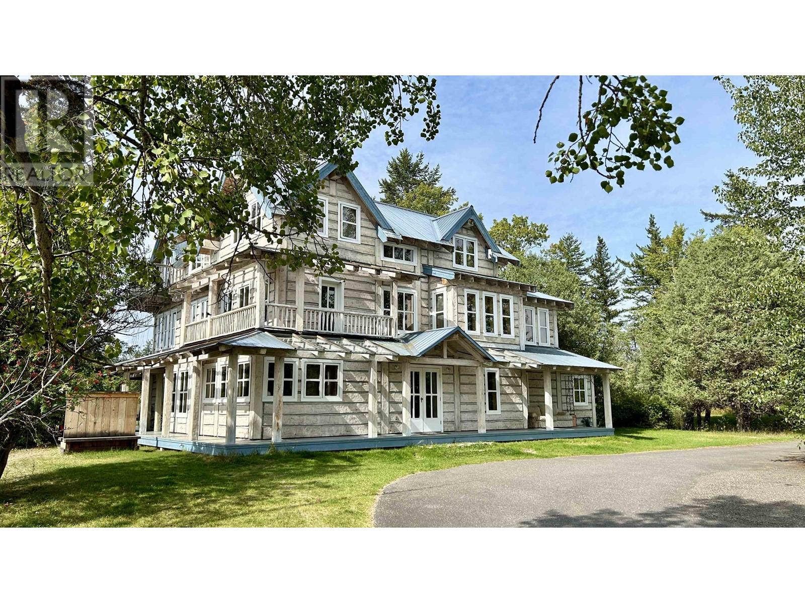 4802 Hamilton Rd, Lac La Hache, BC V0K 1T0
