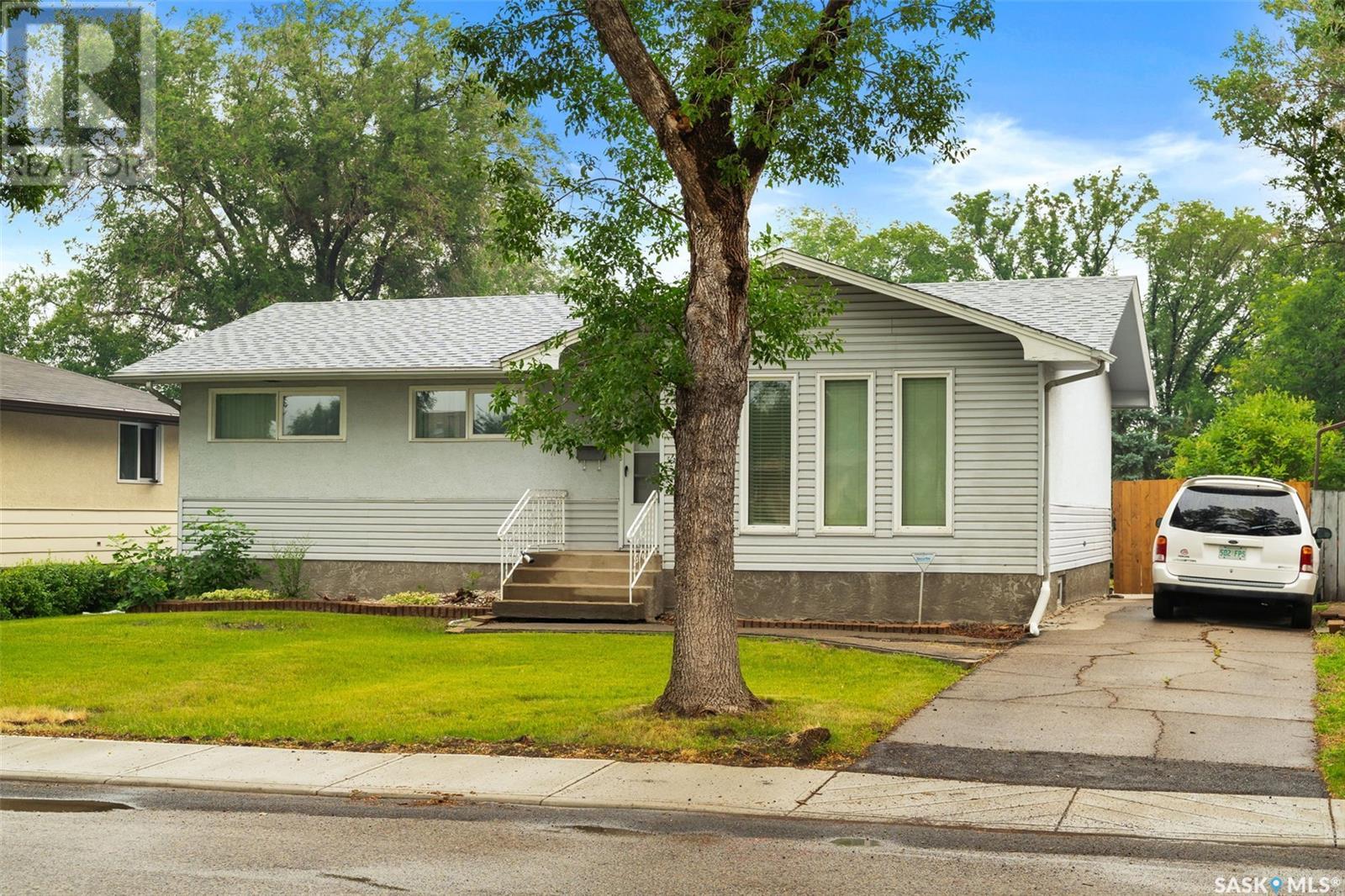 14 Hammond Rd, Regina, SK S4R 3C6