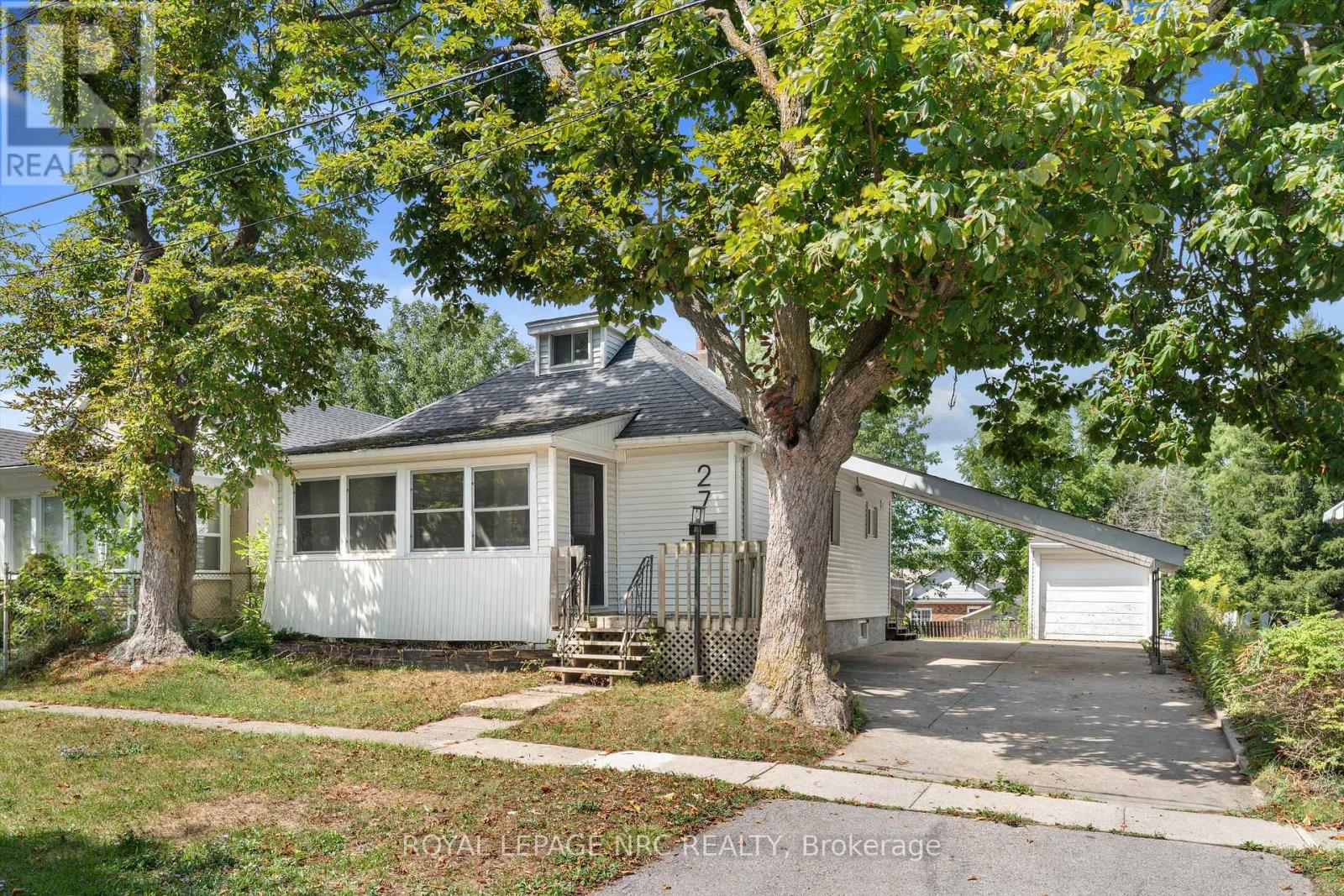 27 Maplecrest Ave, St. Catharines, ON L2T 1A7