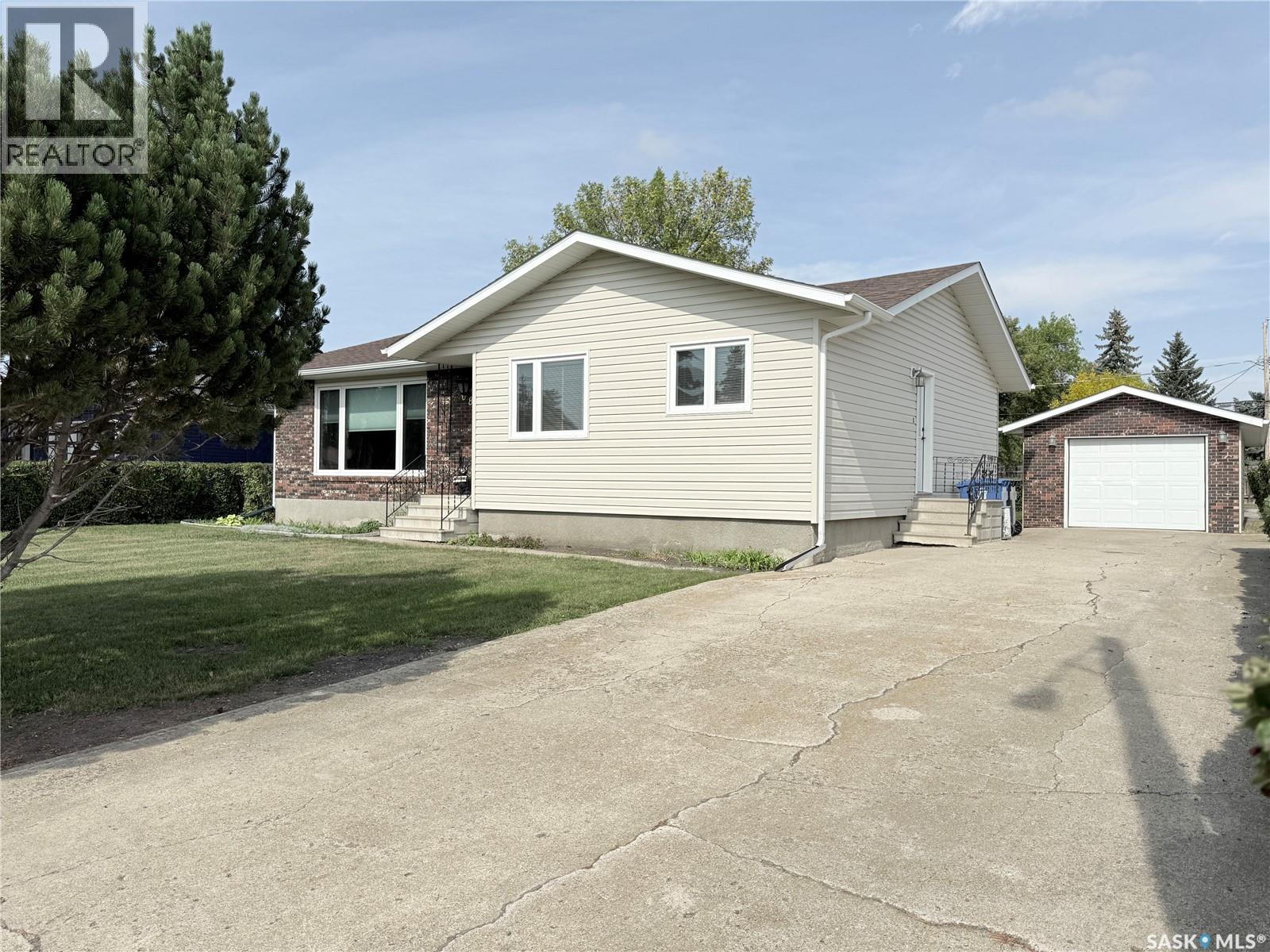 684 8 Avenue West, Melville, SK S0A 2P0