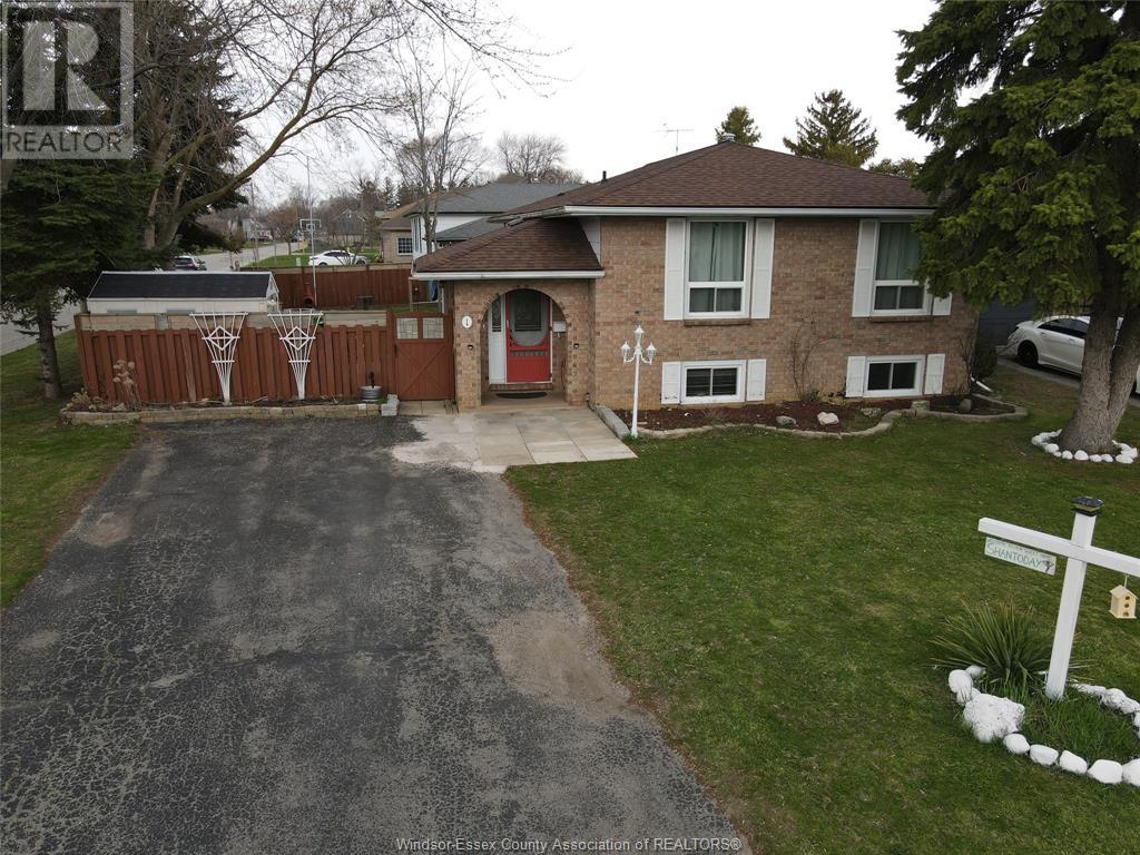 1 Lucy Cres, Leamington, ON N8H 4S4