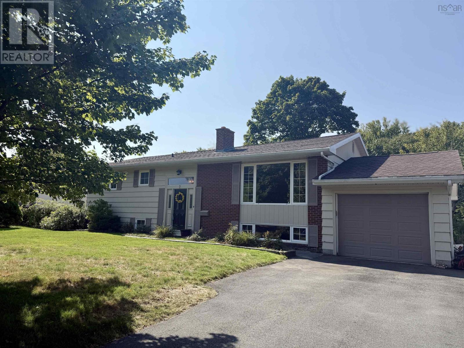 2 Laurentian Dr, Halifax, NS B3M 3G3