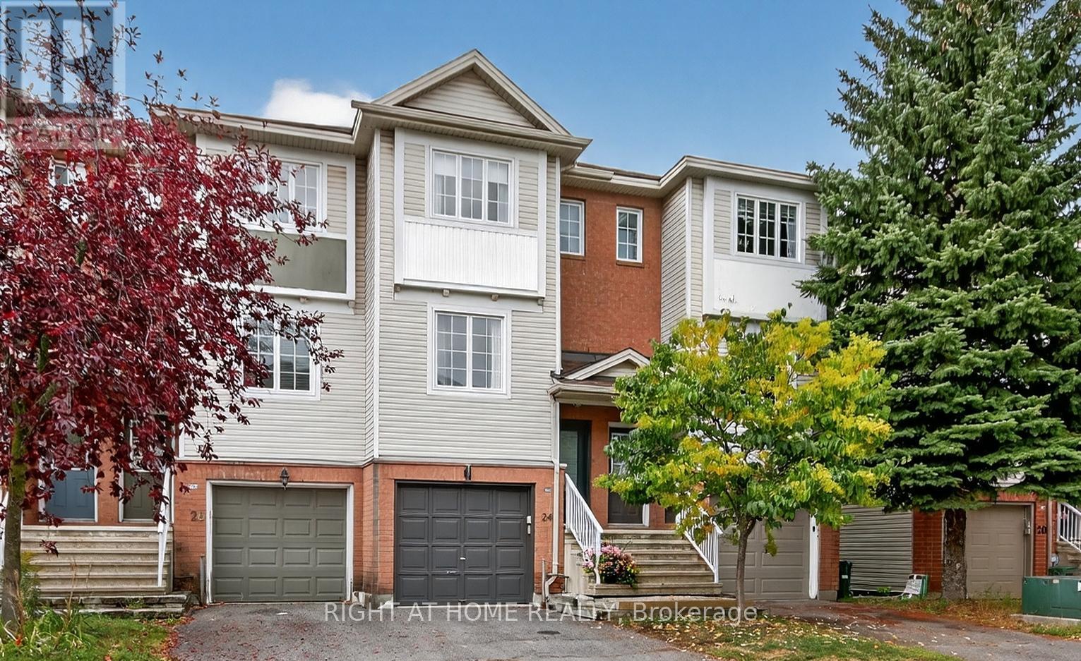 24 Manhattan Cres, Ottawa, ON K2C 4B4