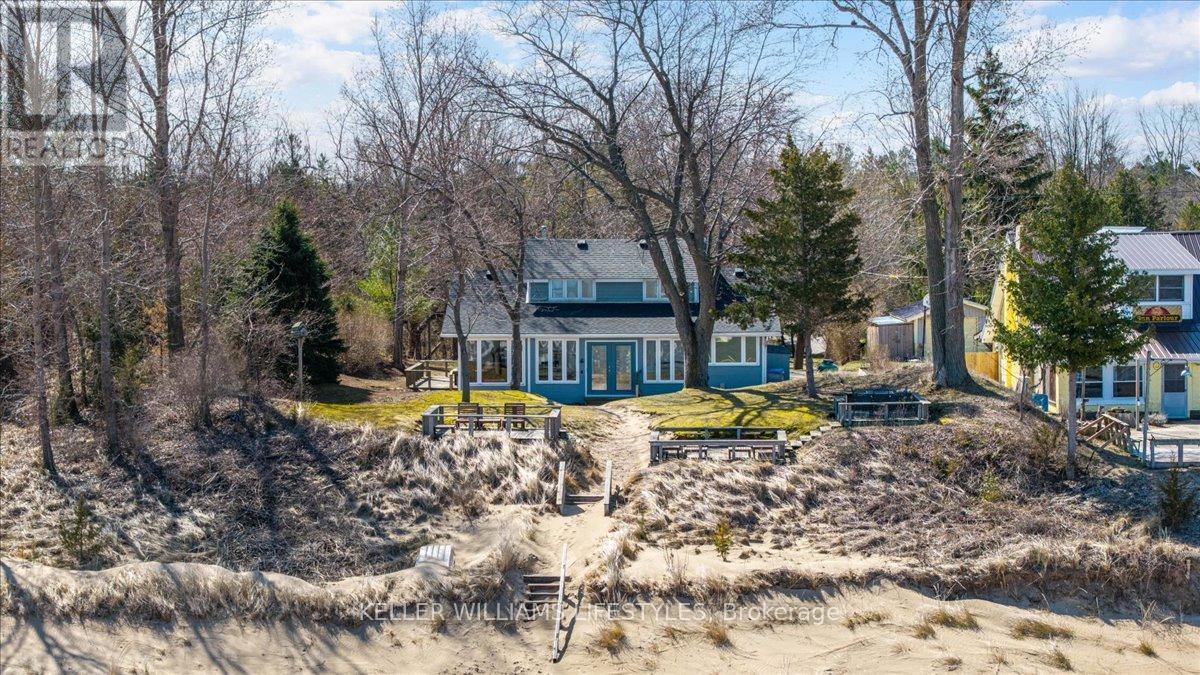 6626 E Parkway Dr, Lambton Shores, ON N0N 1J3