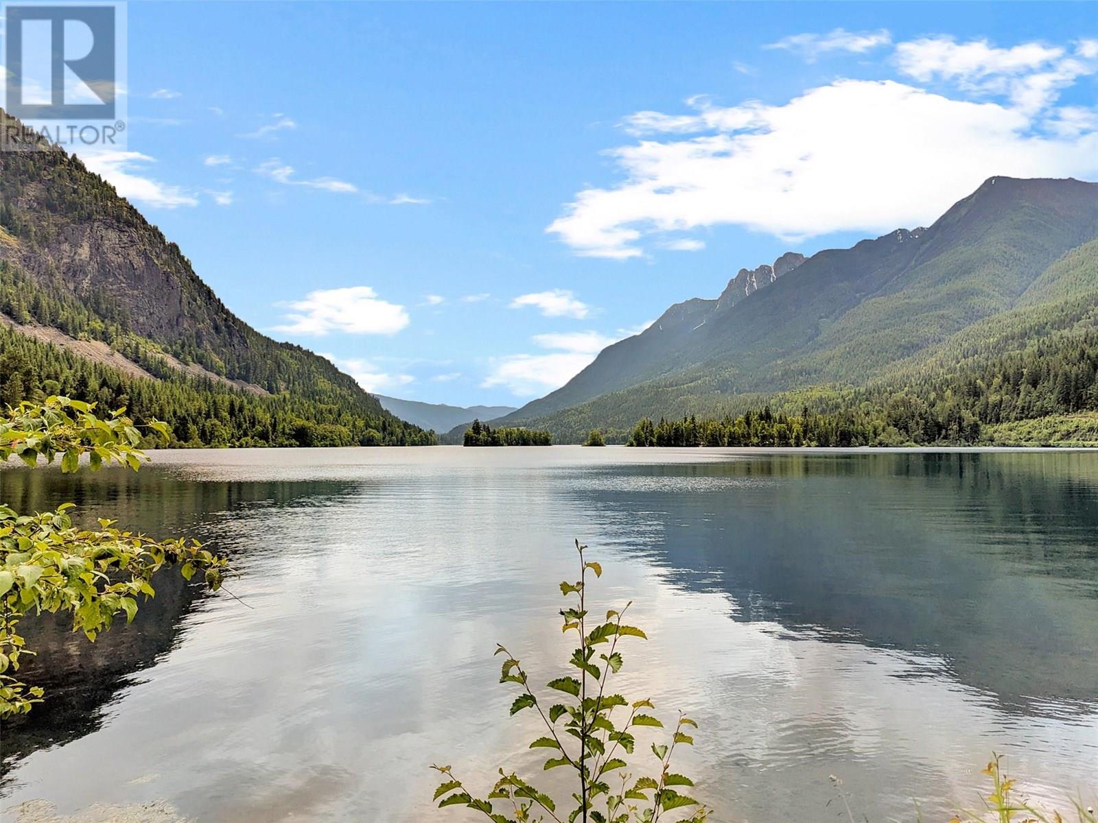 217 Island View Rd, Summit Lake, BC V0G 2S0