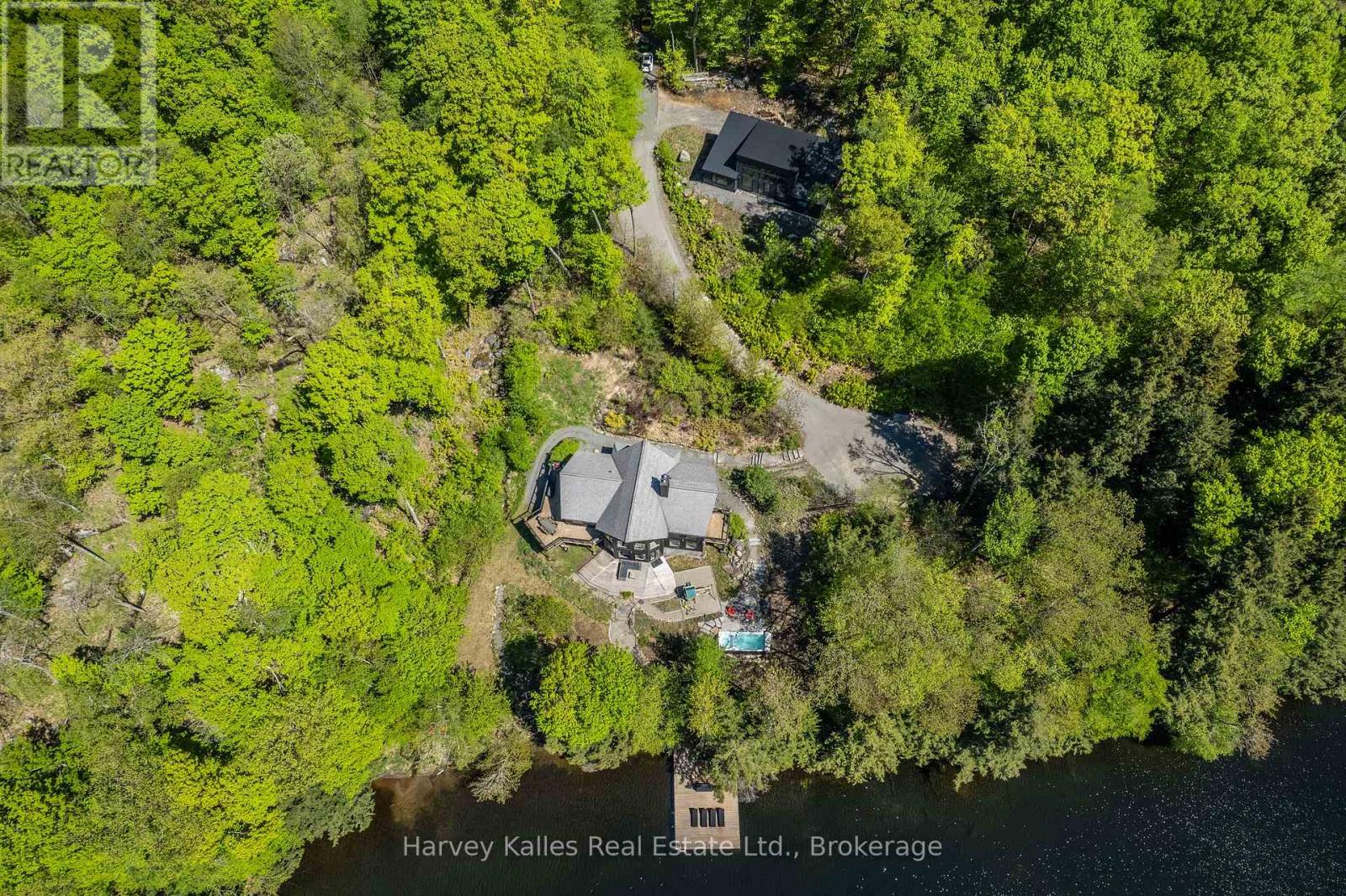 1118 N Dr Unit 4 Dr, Muskoka Lakes, ON P0B 1J0