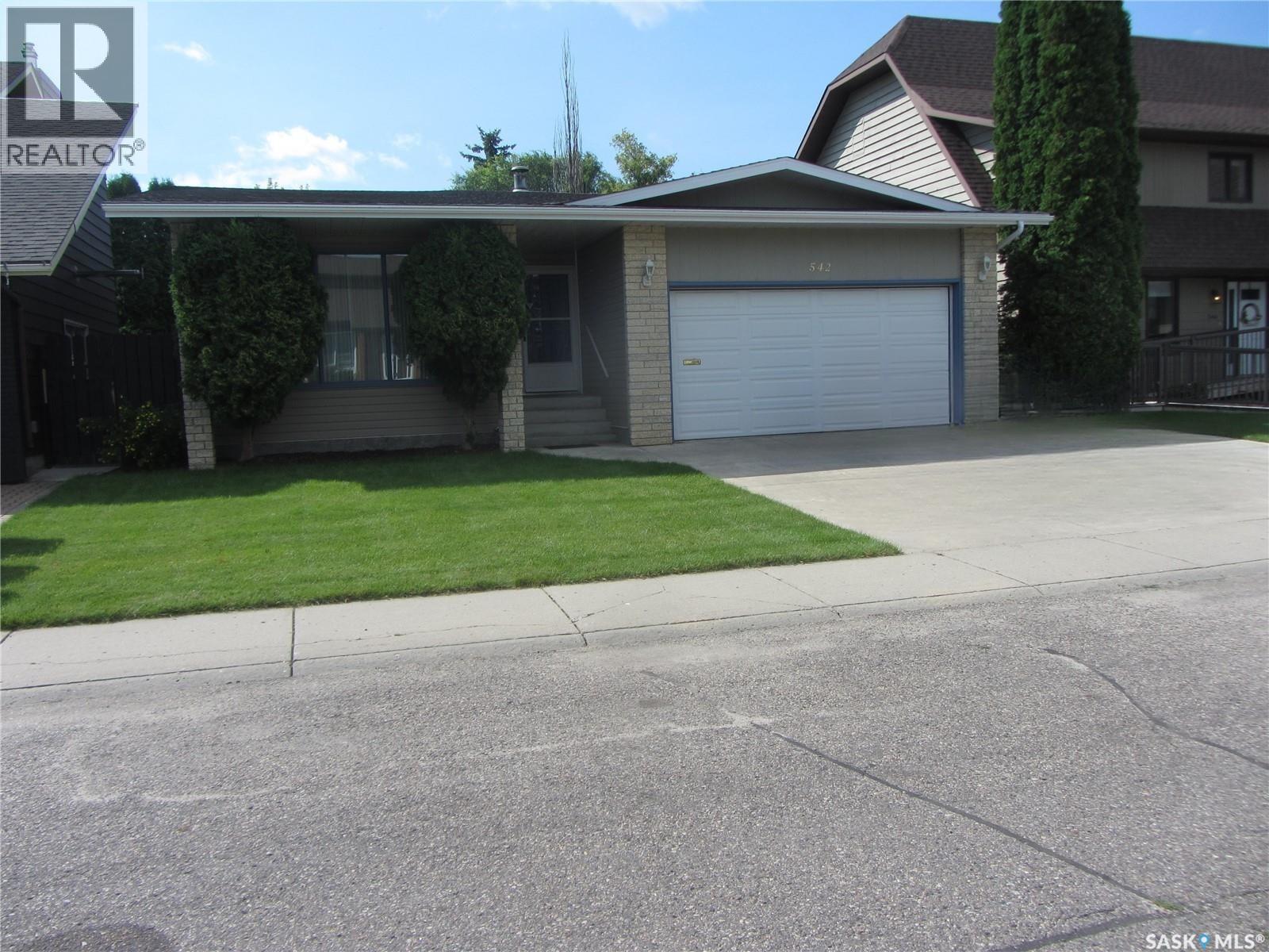 542 Christopher Ln, Saskatoon, SK S7J 3S5