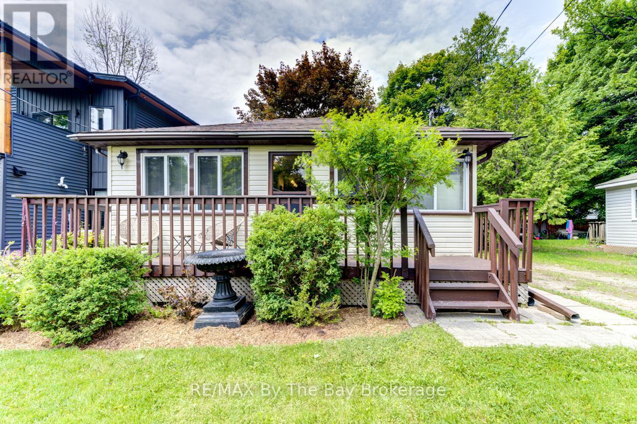 50 Balsam St, Tiny, ON L0L 1P1