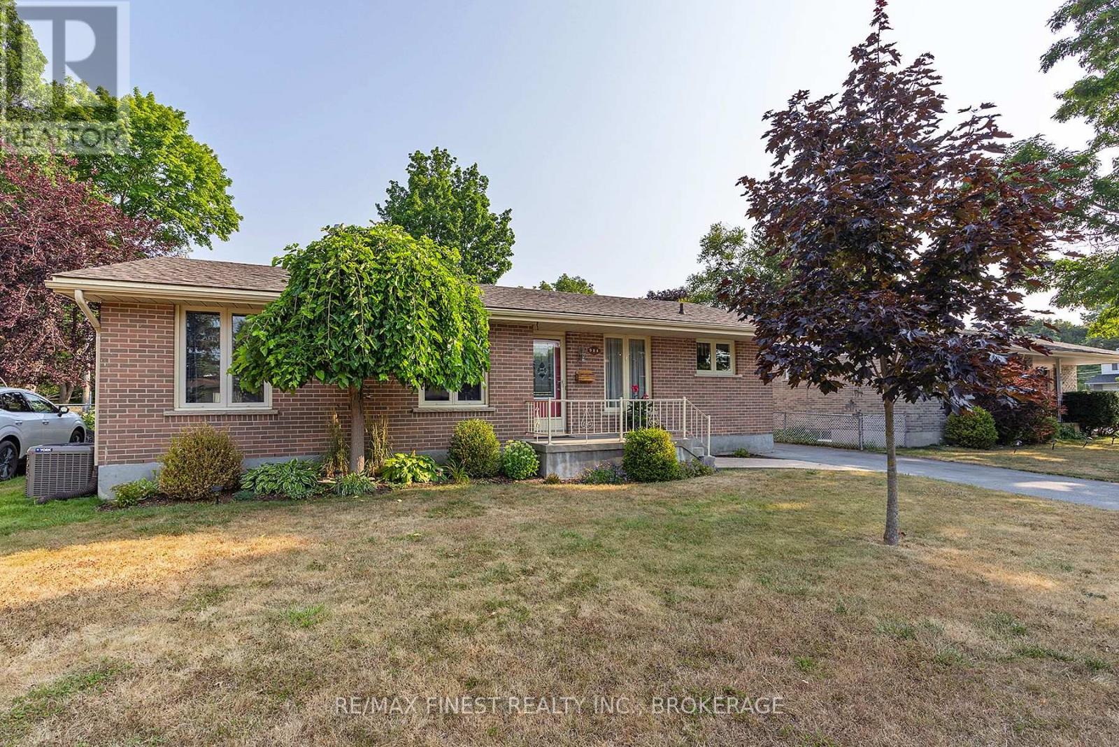 984 Lincoln Dr, Kingston South Of Taylor-kidd Blvd, ON K7M 6N9
