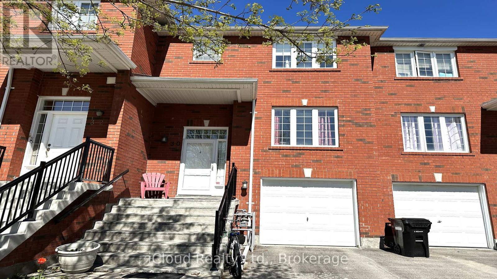 30 Village Green Ln, Bradford West Gwillimbury, ON L3Z 3E7
