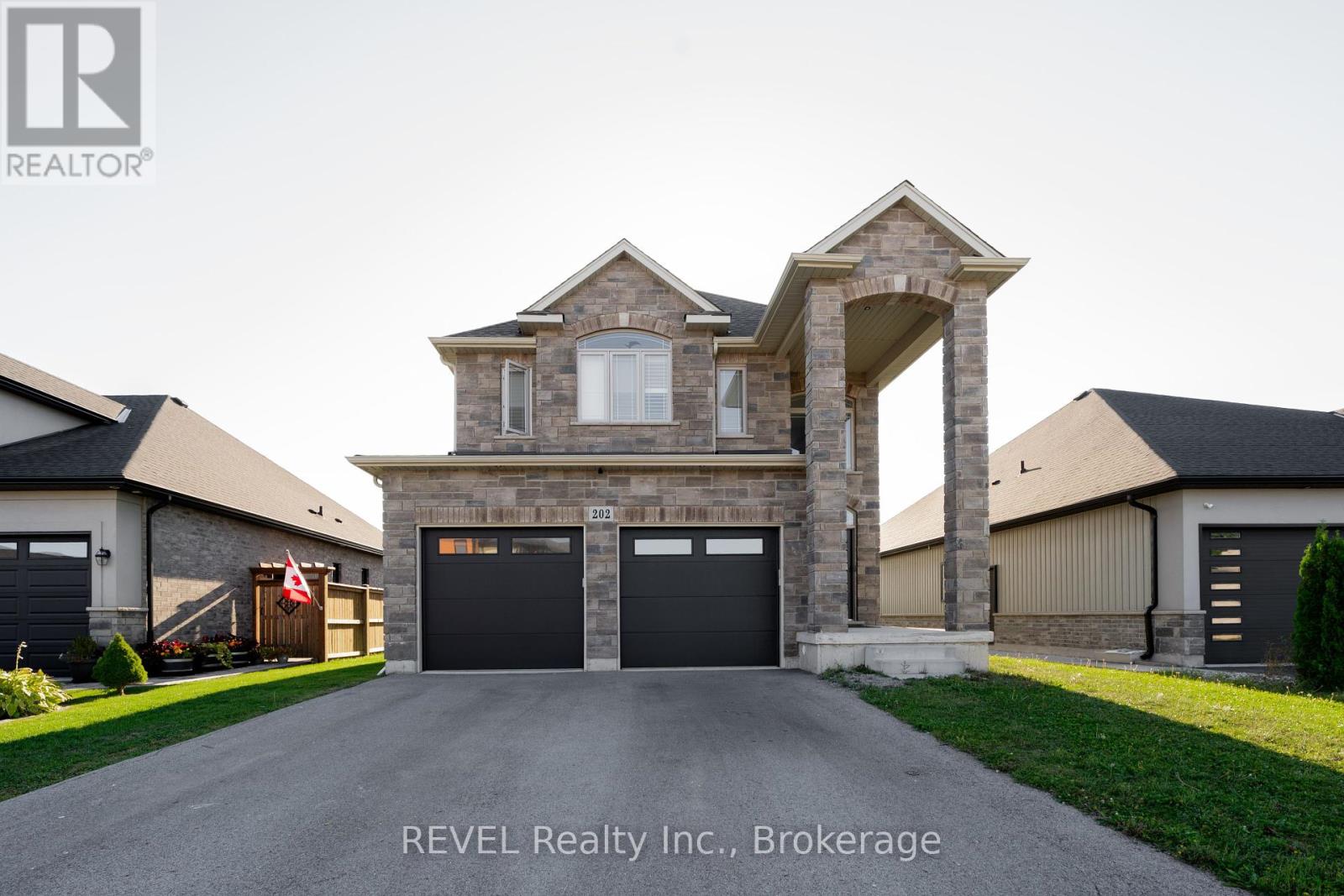 202 Viger Dr, Welland, ON L3B 1A5