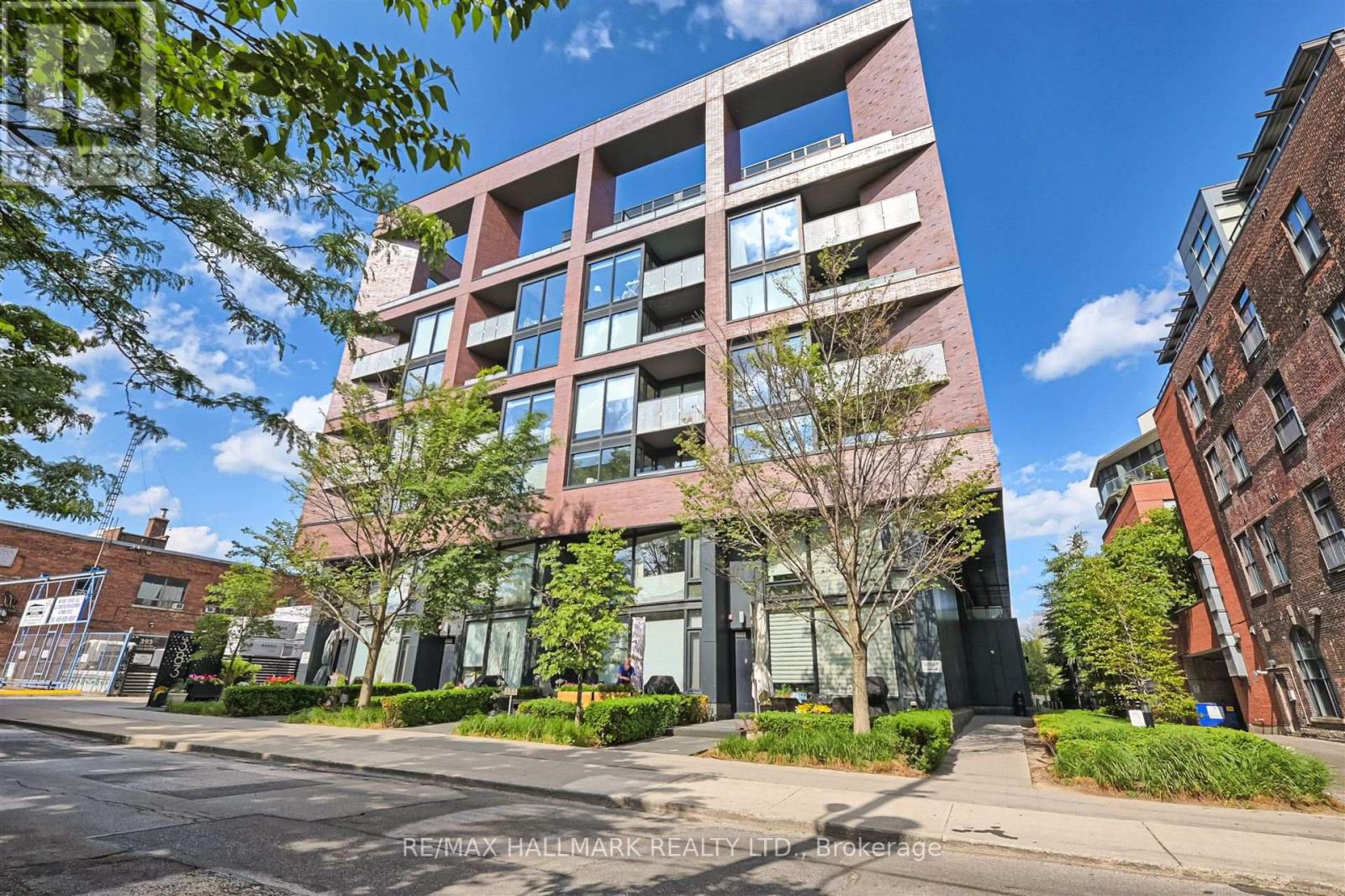 209 383 Sorauren Ave, Toronto, ON M6R 0A4