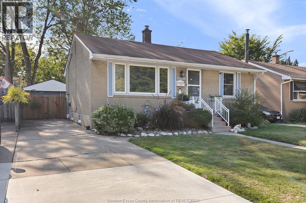 1175 Dot Ave, Windsor, ON N9C 3H9