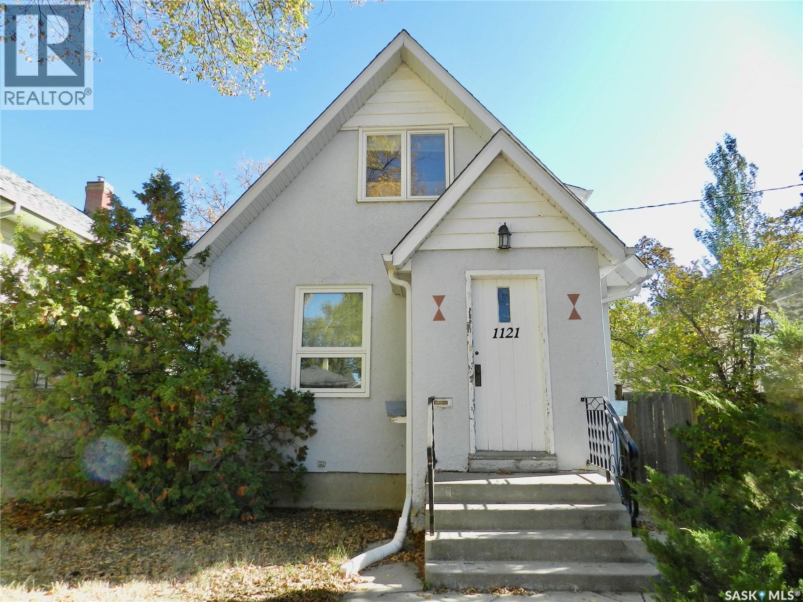 1121 6 Avenue Northwest, Moose Jaw, SK S6H 4A7